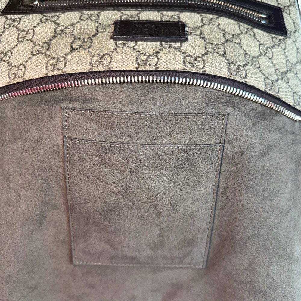 Gucci Supreme Beige and Black Monogram Shoulder Bag - Picture 9 of 10